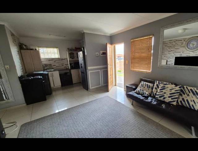 2 BEDROOM HOUSE FOR SALE IN CLOVERDENE